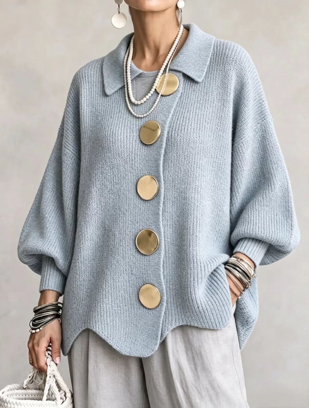 Freja | Oversize'owy sweter z dużymi metalowymi guzikami