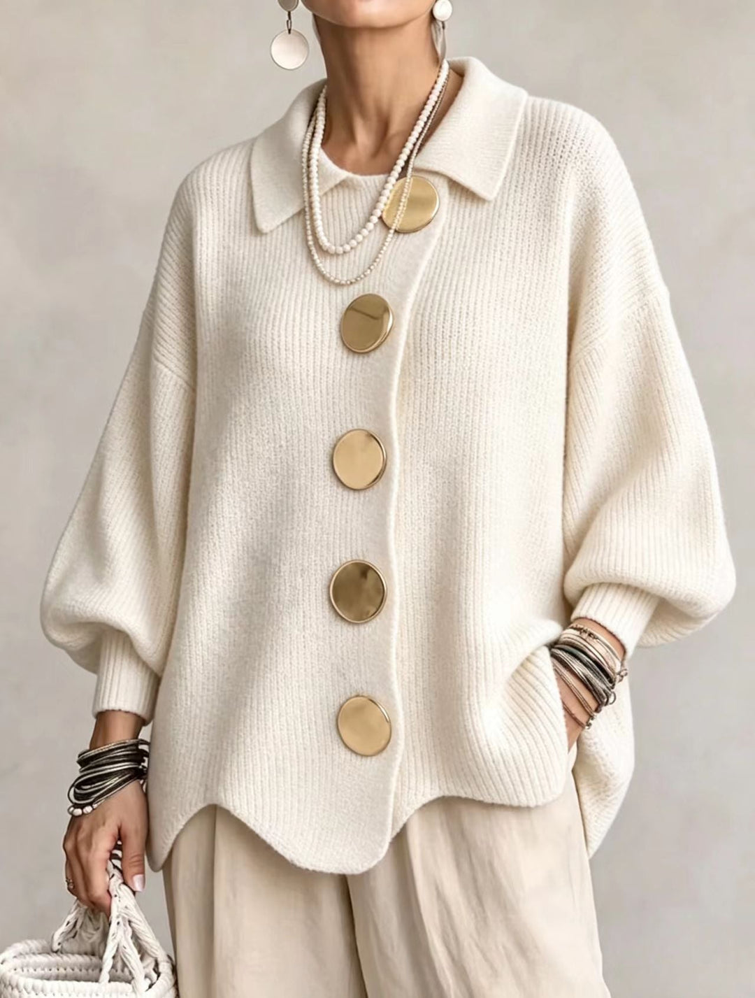 Freja | Oversize'owy sweter z dużymi metalowymi guzikami