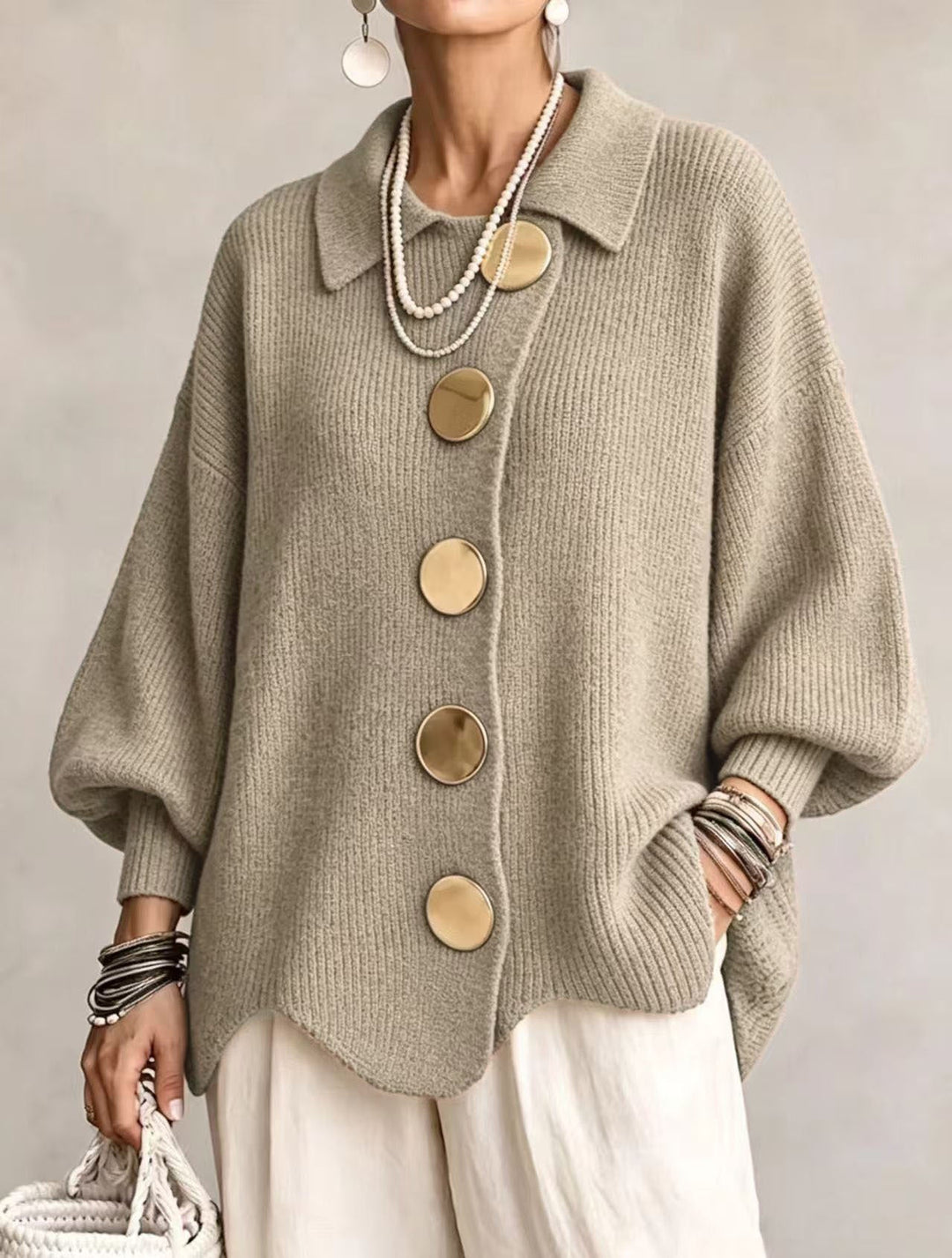 Freja | Oversize'owy sweter z dużymi metalowymi guzikami